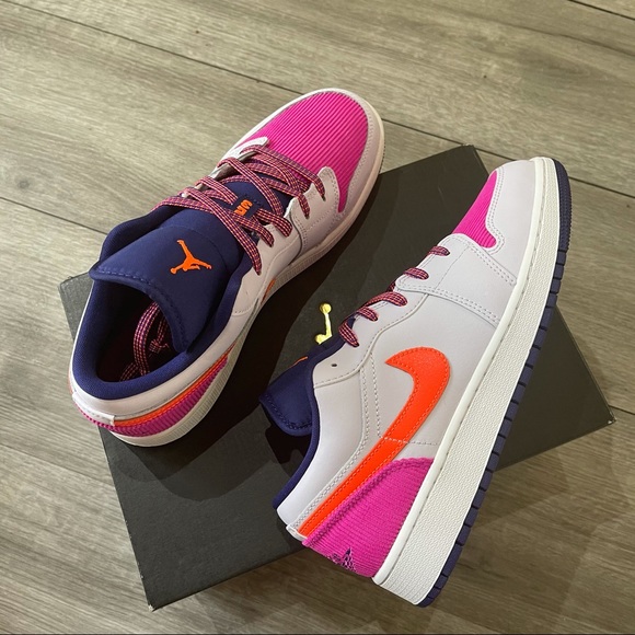 💜💕Air Jordan 1 Low GS 🍇 Barely Grape 💕💜 - Picture 7 of 8